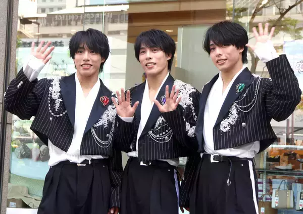 佐藤三兄弟、錦糸町で音楽イベントが大盛況「すごい声援ですね！」