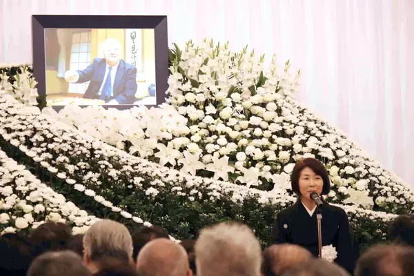 加藤一二三さんのお別れの会に４２０人　清水市代会長「最後の一手まで全身全力で臨まれた姿は語り継がれる」、「将棋の楽しさ、奥深さを広く伝えてきた」と功績たたえる