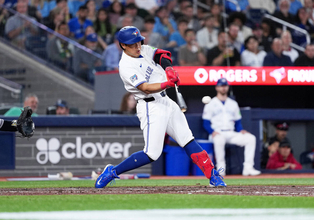 岡本和真、メジャー初の５出塁　８回には一時勝ち越し２点打で本拠地大歓声　攻守でハッスル