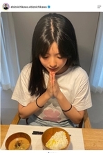「スッゴイ美人さんに」市川團十郎の長女　父と夏休みショット「可愛い」母・麻央さんにそっくりと話題