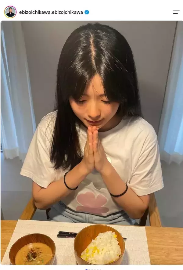 「スッゴイ美人さんに」市川團十郎の長女　父と夏休みショット「可愛い」母・麻央さんにそっくりと話題