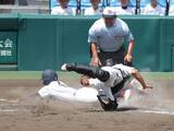 「【甲子園】熊本代表・有明、初戦ミラクル勝利の立役者・永田晴輝が足で魅せる…二塁打→三盗→ヘッスラ生還で３点目」の画像1