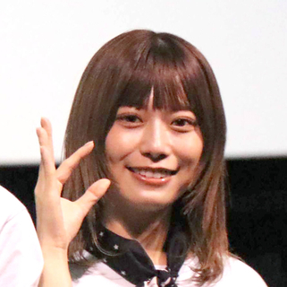 元日向坂４６・東村芽依「いっぱい走りたい」雪中で新年の誓い　「雪の妖精かと」「可愛すぎ」モコモコショットがかわいい