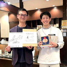 「行真がいく　応援せんべい缶」モーグル銅・堀島行真と共通の知人を通じ交流スタート