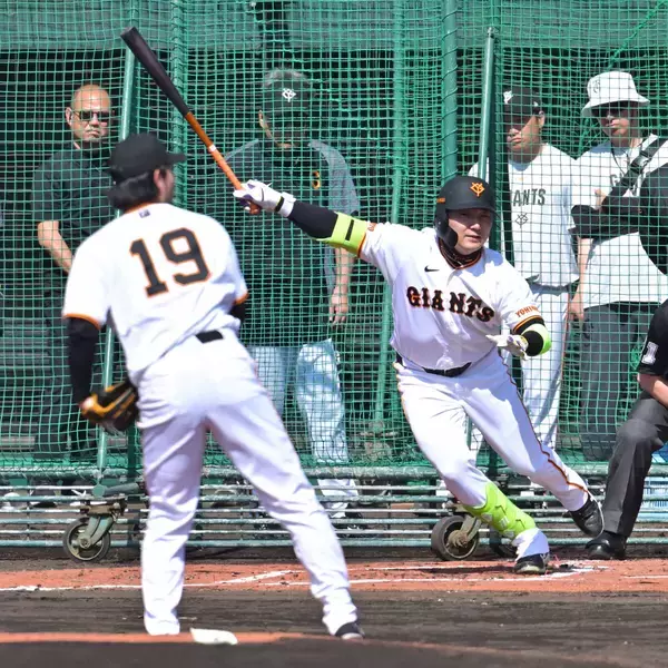 【巨人】丸佳浩が初実戦形式で戸郷翔征から快音…打席後に坂本勇人と会話「この時期大体打つんですよね」