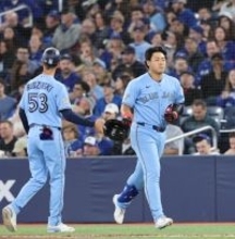 岡本和真の４打席目は痛烈な打球も好守備に阻まれる　メジャーデビューから６戦連続安打＆三塁守備で好プレー