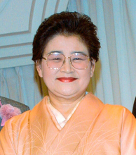 “セッチー”和泉節子さん　現在８３歳！別人のような近影　２０００年代にワイドショー出まくり…息子・元彌のお墓参りショットに登場
