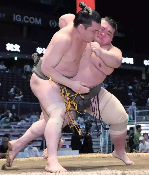 東海大柔道部出身・岡田、勝ち越し王手　時健龍に１年前の雪辱