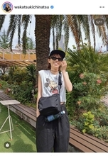 「私服です」若槻千夏、サングラス×ノースリの夏コーデがおしゃれ！「右わたしの」カバンの中身も大公開