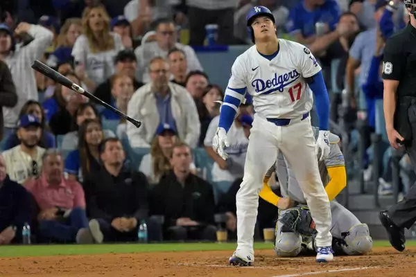 大谷翔平、ＭＬＢ公式サイトが選ぶ今季ＮＯ１“バット投げ”に選出　上位２５本のうち４本が大谷