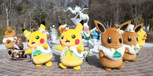 全力を尽くすイーブイに興奮　ピカチュウとイーブイが観客のそばでダンスと行進を披露