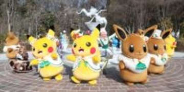 全力を尽くすイーブイに興奮　ピカチュウとイーブイが観客のそばでダンスと行進を披露
