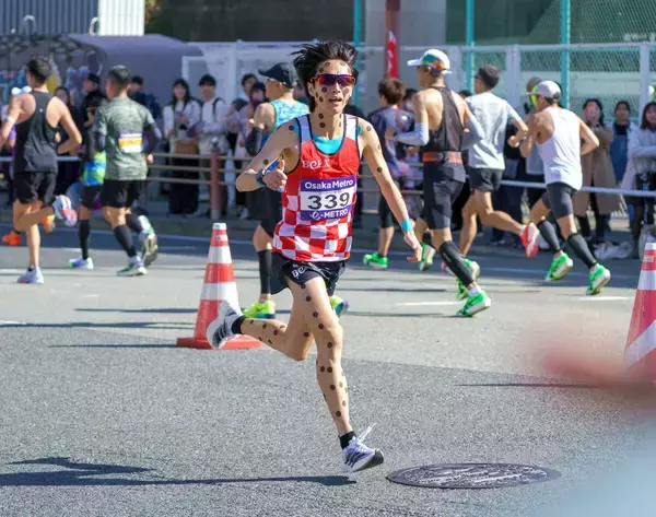 【大阪マラソン】全身にテープ貼りで日本新ペース大逃げ→失速３４位の吉田響独占インタビュー「マラソン、やばいです！でも楽しかった」