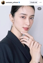 ３児のママ・武井咲、肩出し×ノースリの透明感が半端ない！「神々しい美しさ」「可愛くて綺麗でだいすき」