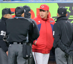 【広島】サヨナラ負けの新井貴浩監督、継投は「決めていたのでスパッと」坂倉将吾の交代「予定通り、守備を固めて」