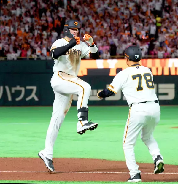 巨人・キャベッジが新５番弾！「完璧」右翼３階バルコニー席の上へ特大１２９メートル３号　ヘッスラでＶホームも