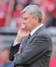 浦和のスコルジャ監督、今季限りで退任へ　６連敗、東地区７位と低迷…クラブは契約の不更新を通達