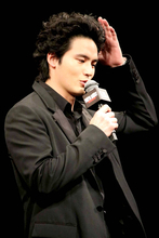 水上恒司　アフロヘアでイベント登場「僕とユンホさんはママチャリ」壮絶アクションシーンを回想