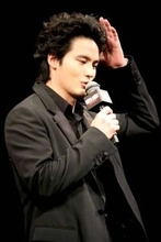 水上恒司　アフロヘアでイベント登場「僕とユンホさんはママチャリ」壮絶アクションシーンを回想