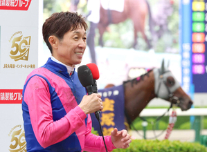 武豊騎手＆メイショウタバル連覇を海外メディアも称賛　「凱旋門賞の有力候補」「５７歳でもトップの座を維持」