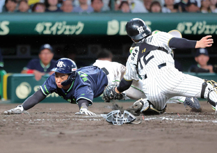 【ヤクルト】ドラフト１位ルーキー松下歩叶が“神の左手”好走塁で生還