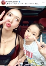 父は超ハンサム俳優！３６歳タレントが娘を顔出し「美人親子」「ますます似てきた」「姉妹に見える」紅蘭