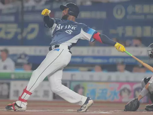 【西武】カナリオの初回初球先頭打者弾で先制！　右翼スタンドへの今季１４号ソロ