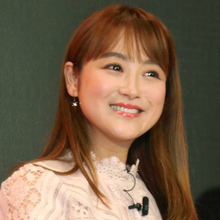 鈴木奈々「芸能界の大先輩」の誕生日を祝う巨大料理にフォロワー驚き！「上手」「おいしそう」「デッカイイ」