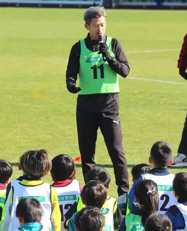 カズ、サッカーでの世代間交流に期待「一緒のコミュニティーで活動できるのは大事」明治安田のトレーニングイベント