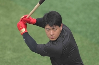 ブルージェイズと電撃合意の岡本和真、本塁打予想は２１本　ホワイトソックス・村上宗隆は３２本