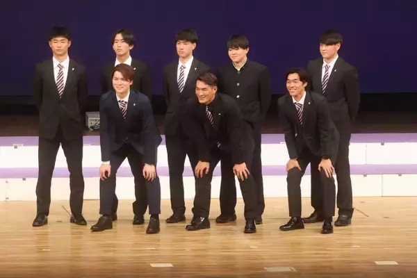 Ｊ２藤枝新体制発表…槙野智章監督「ミスター」の愛称は選手にはまだ浸透せず…会場は笑いに包まれる