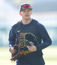 【阪神】ドラフト５位・能登嵩都が初めて座った捕手に投球練習　３位・岡城快生とサウナでリラックス