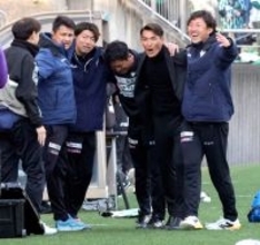 【Ｊ２藤枝】槙野智章監督が公式戦２戦目で初勝利！　ＭＦ菊井悠介が２ゴールで白星プレゼント