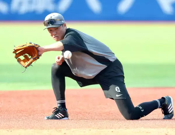 【巨人】坂本勇人がショート→サードでシートノック　かつての定位置でも軽快