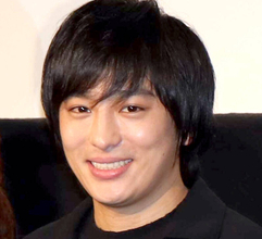 古舘伊知郎氏の長男・佑太郎の「謎の履歴書」が「ただならぬセンス」「お父さんｗ」「気になりすぎる」