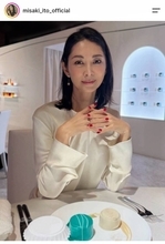 ４９歳・伊東美咲　信じられない最新姿「本当に…」有名企業の社長と結婚、シンガポール移住から２年