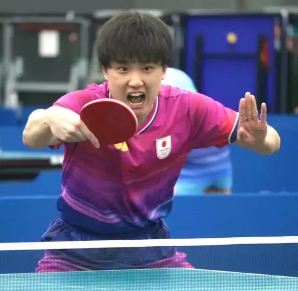 【卓球】エース・張本智和が２戦目で初出場＆貫禄勝利　決勝Ｔ進出にトヨタの上司も駆けつけ「表彰台の一番高い」６０年ぶり快挙へ…アジア大会