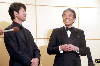 舘ひろし「裕次郎さんを超えて『嵐を呼ぶ男』に」台風接近のなか９年ぶりディナーショーで美声響かせた