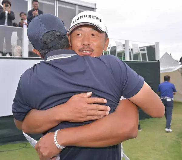 【男子ゴルフ】岩田寛が今季２勝目　「恐れ多い」ＡＯＮらに続く快挙　４５歳以上での年間複数回Ｖは７人目