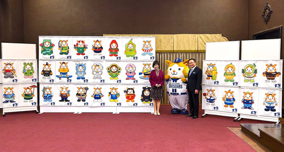 ＤｅＮＡベイスターズ誕生１５周年で「神奈川県３３市町村ご当地ＤＢ．スターマン」登場　南場オーナー「かわいい！」