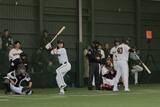 「【巨人】坂本勇人らがブルペンで打席に　石塚裕惺は竹丸和幸の球を打席で体感」の画像1