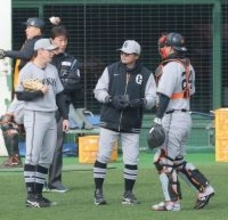 【巨人】杉内コーチ「球速以上に速く見える」ドラ１竹丸和幸に合格点　突風吹き荒れる寒さで好投