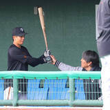 「巨人・門脇誠が松井臨時コーチを質問攻め　内容伏せるも「技術面」で収穫…２４年には逆方向への打撃学ぶ」の画像1