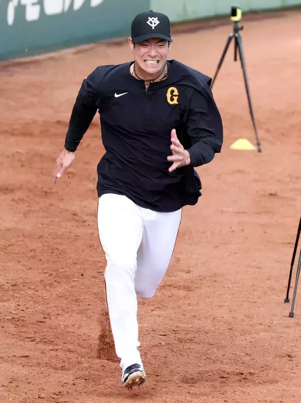 【巨人】松本剛が練習試合前に元同僚と再会…日本ハムで共闘