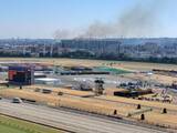 「Ｇ１・フェブラリーＳを翌日に控えた東京競馬場付近で火事？　スタンドから見える黒煙にファンから心配の声」の画像1