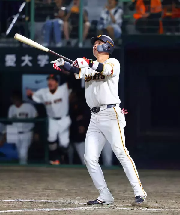 【巨人記録室】坂本勇人、サヨナラ本塁打で３００号達成は２人目