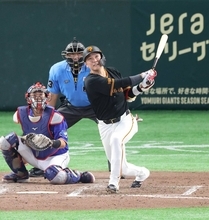 【巨人】３７歳坂本勇人、サヨナラアーチ！「覚悟決めて」健在証明の劇的３ラン　王貞治らに並ぶセ・リーグ最多８本目の劇弾　本拠地大熱狂⋯貯金は今季最多タイ８