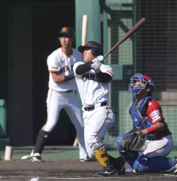 【巨人】頭部へ死球を受けていた川原田純平が６回に適時二塁打で無事をアピール！…フェニックス・リーグ