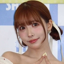 「か、か、かわえー」三上悠亜×もこもこ冬ファッションが最強！　「お姫様」「ピンク似合いすぎ」「えぐい」