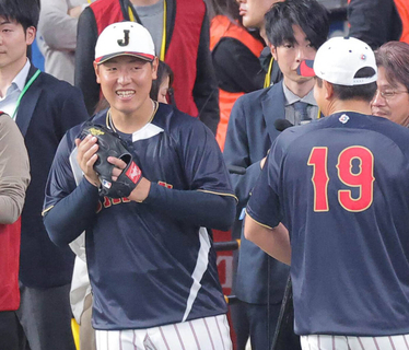 岡本和真が侍合流即“岡本節”「動いたら倒れるかもしれないので見ておいて」帰国直後で“時差ぼけジョーク”